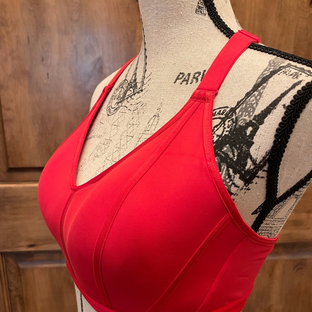 Victoria’s Secret Sports Bra— 36D BNWOT